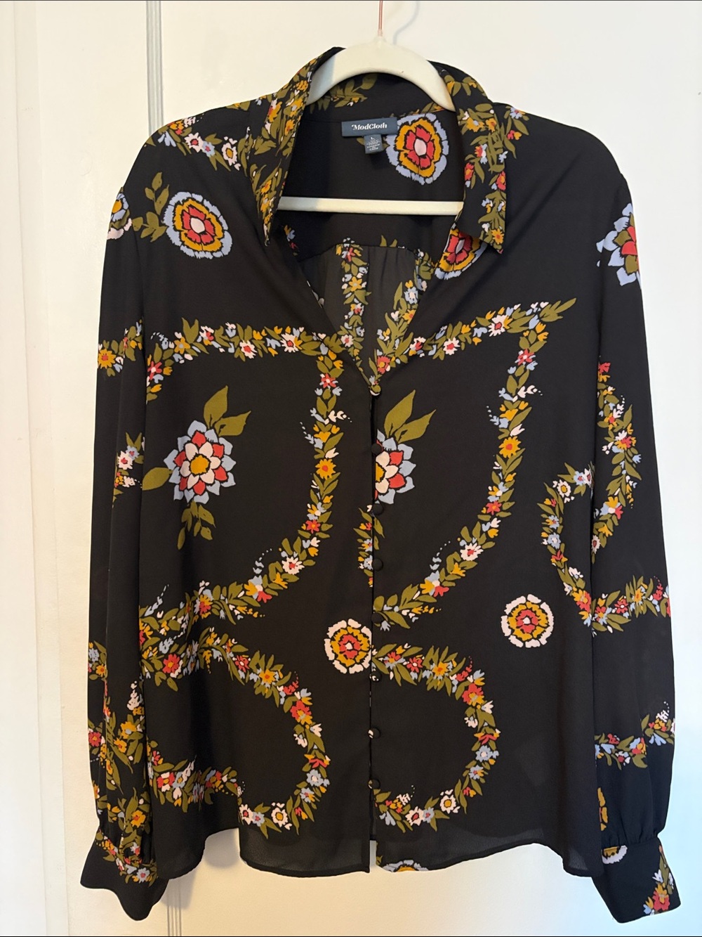 Modcloth Black Floral Wreath Button-Front Blouse